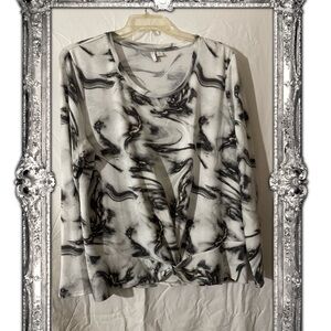 Women's Black and White Top